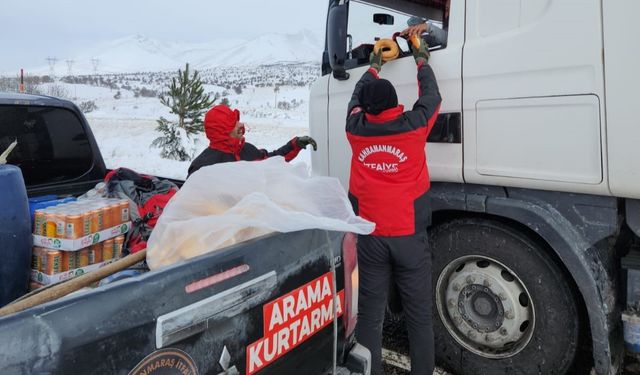 Kahramanmaraş’ta itfaiyesinden yolda kalan araçlara yakıt desteği