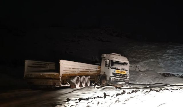 Kar yağışı nedeniyle Eruh-Şırnak yolu ulaşıma kapandı