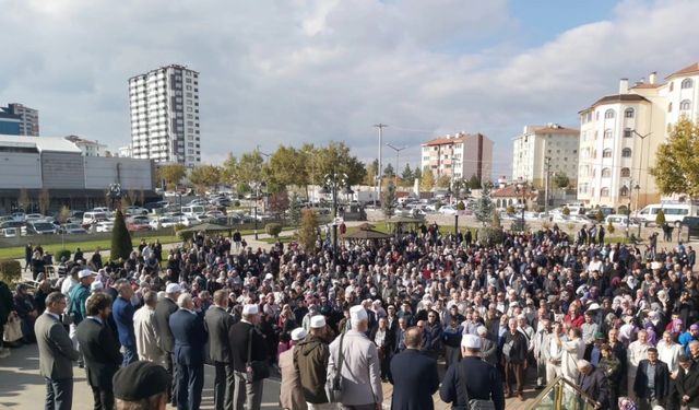 Kastamonu’dan kutsal topraklara giden umreciler dualarla uğurlandı