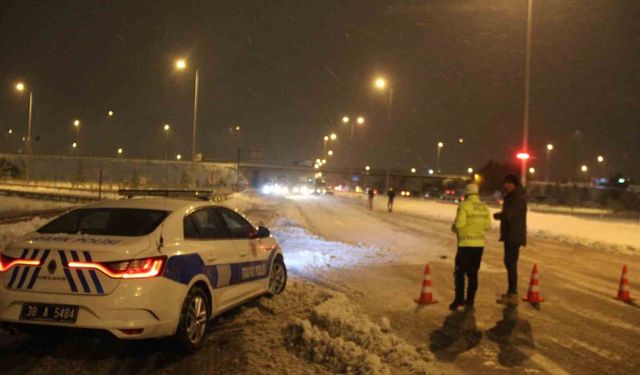 Kayseri-Malatya karayolu 8 saattir ulaşıma kapalı