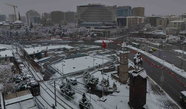 Kayseri’de kar nedeniyle eğitime 1 gün daha ara verildi