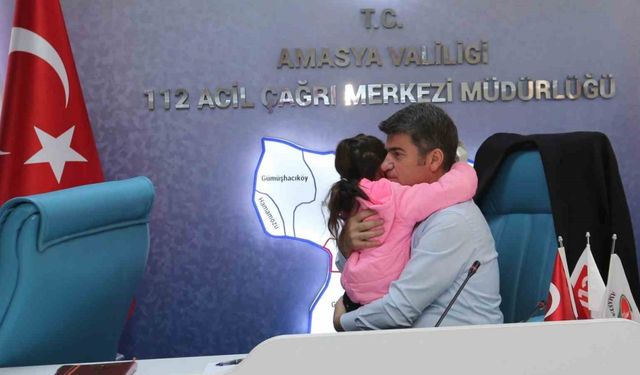 Küçük kız toplantıda Vali Bakan’a sarıldı: “İnsanı yaşat ki devlet yaşasın”