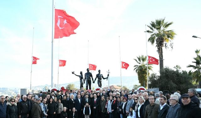 Kuşadası Ata’sını saygı ve özlemle andı