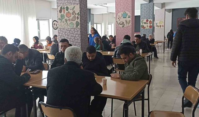 Mahsur kalan 450 yolcu ilçede misafir edildi