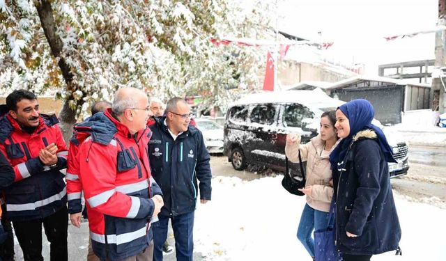 Malatya Büyükşehir Belediyesi’nin karla mücadele çalışmaları sürüyor