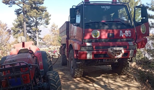 Manisa’da ormanlık alanda çıkan yangın söndürüldü