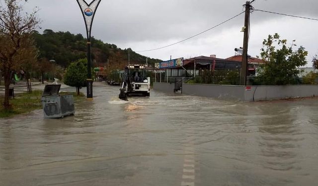 Marmara ve Avşa Adası’nda şiddetli sağanak yağış hayatı olumsuz etkiledi