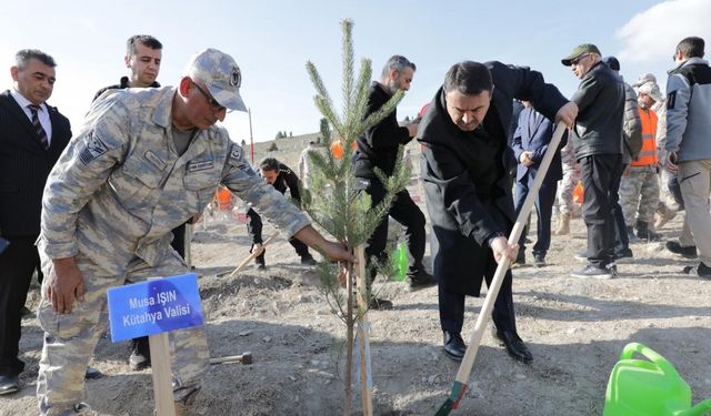 Mehmetçik Hatıra Ormanı’na fidan dikildi