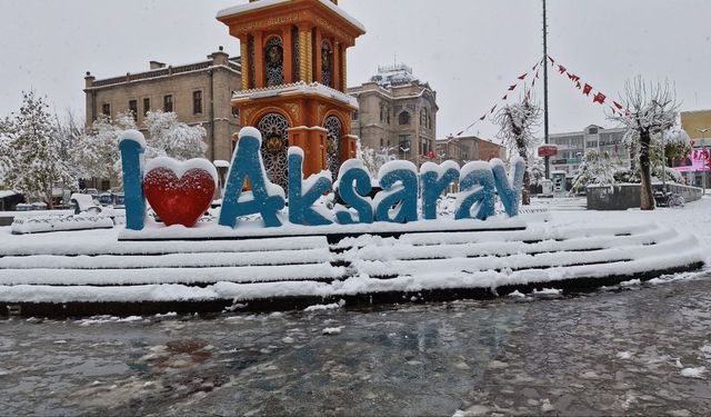 Mevsimin ilk karı Aksaray’ı beyaza bürüdü