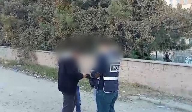 Narkotik polisi okul çevrelerini denetledi