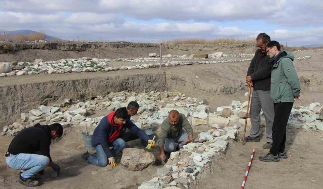 Oluz Höyük’te kutsal oda ve taş ortaya çıkarıldı: "Anadolu arkeolojisinde ilk”