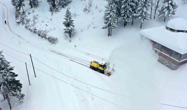 Ordu’da bir gecede yaklaşık 2 bin kilometre yol ulaşıma açıldı