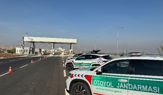 Otoyol jandarması cayrokopter ile Denizli-Aydın otoyolunda havadan denetim yaptı