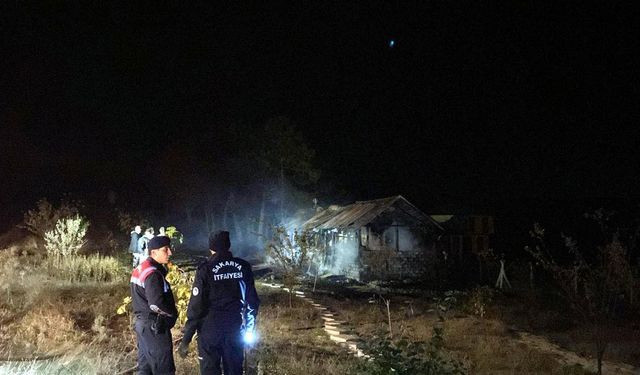 Sakarya’da yayla evi alevlere teslim oldu