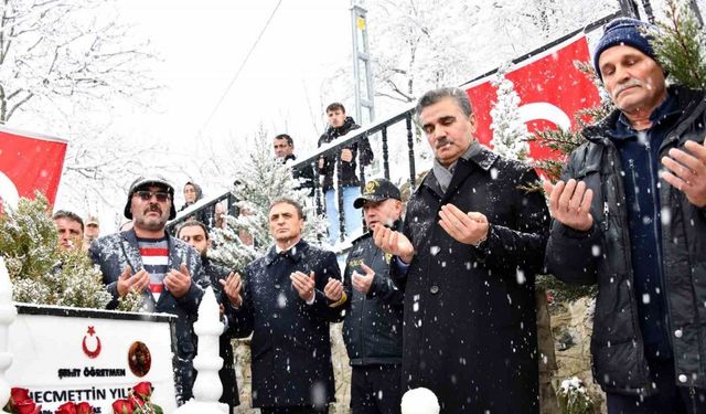 Şehit Öğretmen Necmettin Yılmaz Öğretmenler Günü’nde kabri başında anıldı