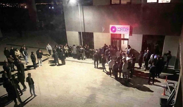 Sözlü tartışma bıçaklı kavgaya döndü: 1 ölü