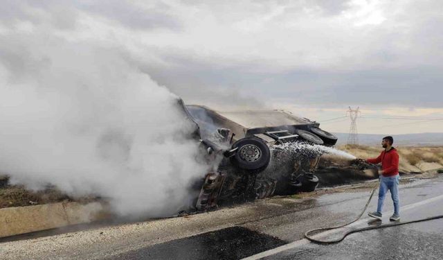 Tekeri kopan kamyondan çıkan kıvılcım alevlere dönüştü