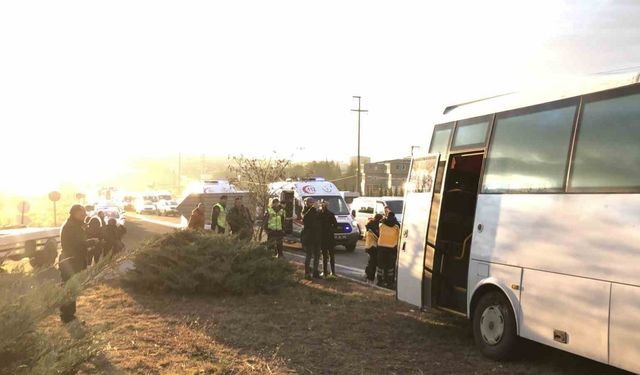 Tekirdağ’da karşı şeride geçen otomobil servisle çarpıştı: 1 ölü, 10 yaralı