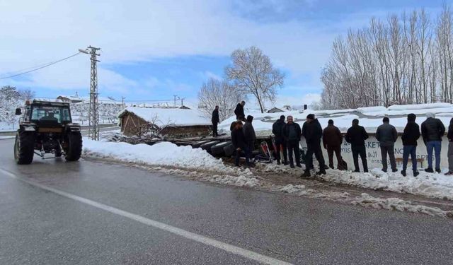 Tokat’ta tır evin bahçesine devrildi: 1 yaralı