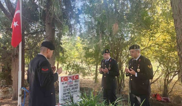 Türkiye’nin ilk şehit öğretmeni mezarı başında anıldı