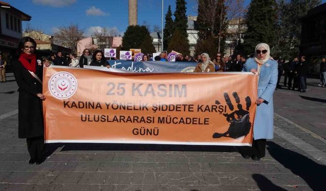 Uşak’ta kadına yönelik şiddete karşı farkındalık etkinliği düzenlendi