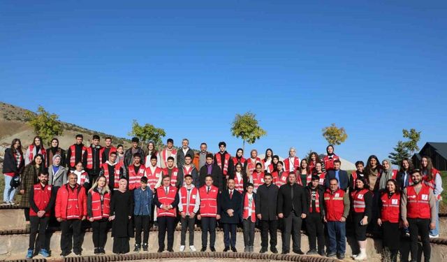 Vali Aydoğdu Kızılay’ın öğrencileriyle bir araya geldi