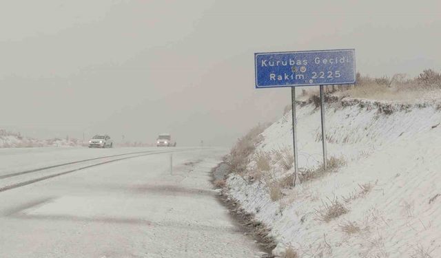 Van’da kar ve yoğun sis yüksek kesimlerde etkili oldu