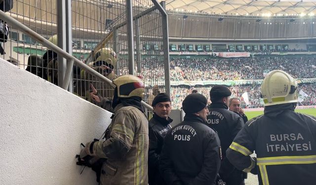 Yaklaşık 40 bin taraftarın izlediği Bursaspor maçında yangın paniği