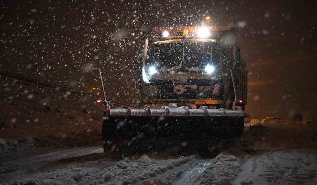 Yeşilyurt Belediyesi’nden karla mücadelede çalışması