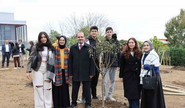 YTÜ, Milli Ağaçlandırma Günü’nde 113 ağacı toprakla buluşturdu