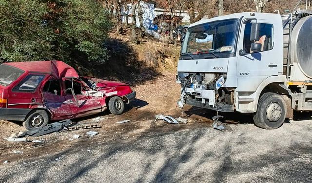 Çan'da süt tankeriyle çarpışan otomobilin sürücüsü yaralandı