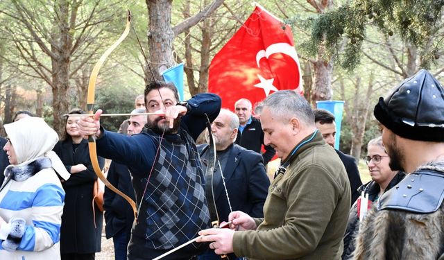 ÇOMÜ'de "Türk Dünyası Geleneksel Okçuluk Atölyesi" düzenlendi