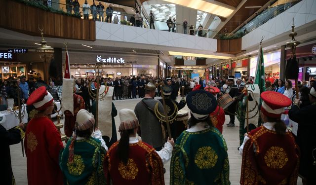 Edirne'de engelli öğrenciler dans ve müzik gösterisi sundu, eserlerini sergiledi