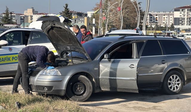 Edirne'de "ikiz plaka" kullandığı tespit edilen araçtaki 2 kişi gözaltına alındı