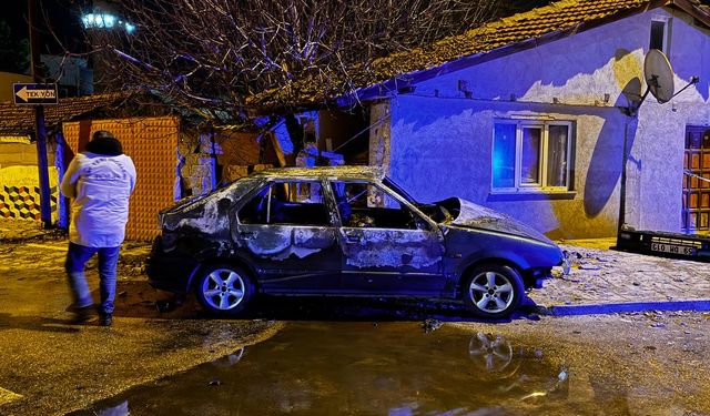 Edirne'de yanan otomobildeki 4 kişi yaşamını yitirdi