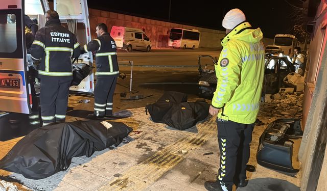 GÜNCELLEME - Edirne'de yanan otomobildeki 4 kişi yaşamını yitirdi