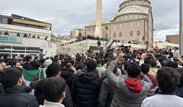 Karabük, Zonguldak ve Tekirdağ'daki Suriyeliler, Baas rejiminin devrilmesini kutladı