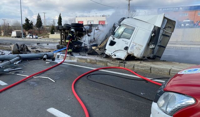 Tekirdağ'da kaza yapan tırda çıkan yangın itfaiye ekipleri tarafından söndürüldü