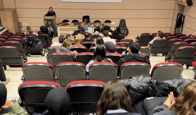 Tekirdağ'da "Osmanlı Okçuluğunda Menziller ve Menzilnameler" konferansı düzenlendi