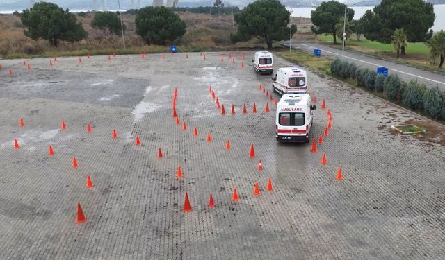 Yalova'da ambulans sürüş güvenliği yarışması düzenlendi