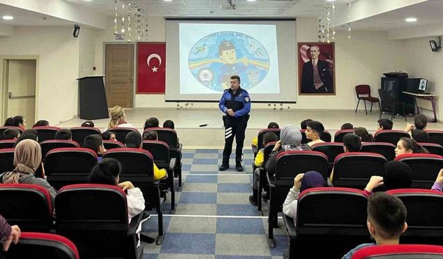 735 öğrenci güvenlik konularında bilgilendirildi