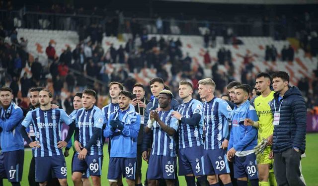 Adana Demirspor ilk galibiyetini coşkuyla kutladı