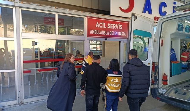 Adana’da kaldırımda yürüyen kadına otomobil çarptı