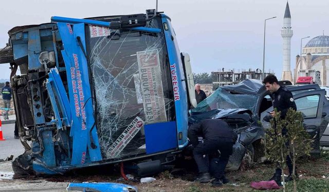 Adana’da yolcu midibüsü ile cip çarpıştı: 7 yaralı