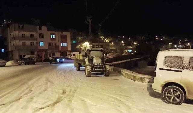 Adıyaman kent merkezine mevsimin ilk karı yağdı