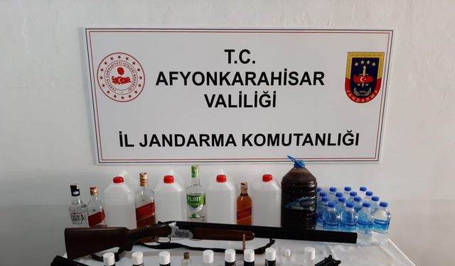 Afyonkarahisar’da litrelerce sahte alkol ve uyuşturucu ele geçirildi