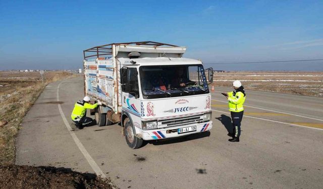 Aksaray’da zorunlu kış lastiği uygulamaları başladı