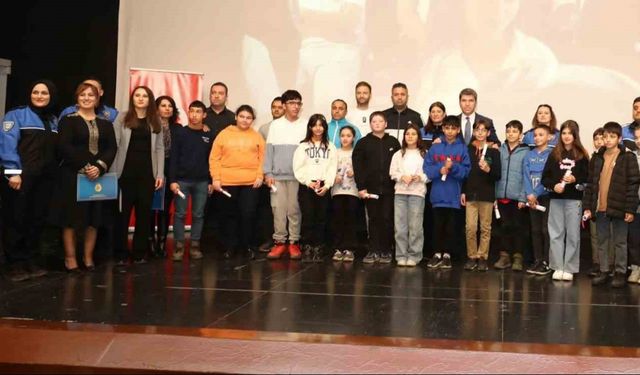 Amasya polisi ‘Geleceğe Birlikte Yürüyelim Projesi’ ile 8 bine yakın çocuk ve gence ulaştı