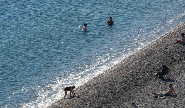 Antalya’da aralık ayında yazdan kalma günler yaşanıyor