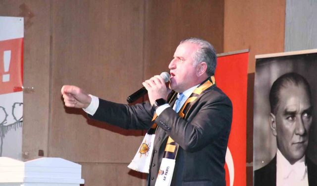 Bakan Bak: “Dünyada gençliğe en büyük yatırım yapan lider Erdoğan’dır”